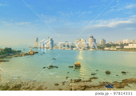 福建省厦門市・鼓浪嶼から眺める青い海と厦門島のビル群 / Xiamen, China  福建省厦門市・鼓浪嶼から眺める青い海と厦門島のビル群 / Xiamen, China  97814331