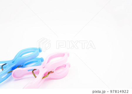 カラフルな洗濯ばさみ 97814922