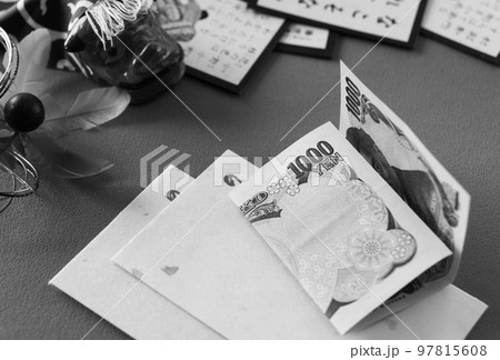 お正月のお年玉 正しい折り方 ポチ袋 お正月 新春 お年玉の用意 お年玉を渡す 年始め お正月のお年玉 正しい折り方 ポチ袋 お正月 新春 お年玉の用意 お年玉を渡す 年始め 97815608