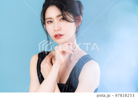 女性　ビューティー　美容　メイク　スキンケア 97816253