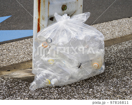 資源ごみイメージ・ペットボトル 97816811