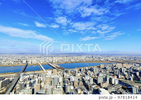 大阪府　梅田スカイビルからの淀川方面の眺め 97818414
