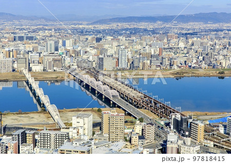 大阪府　梅田スカイビルからの淀川方面の眺め 97818415
