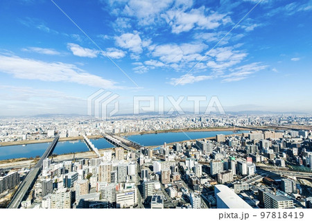 大阪府　梅田スカイビルからの淀川方面の眺め 97818419