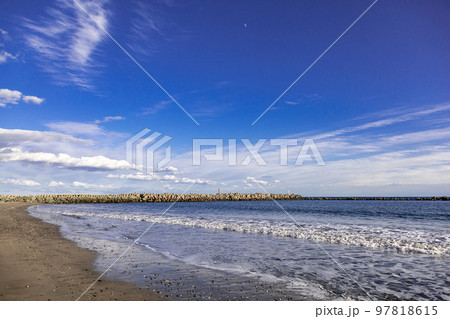 茨城県日立市　会瀬港南側の波打ち際 97818615