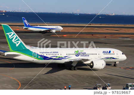 緑のANA機　ANA GREEN JET 　カーボンニュートラル　グリーンジェット 97819667