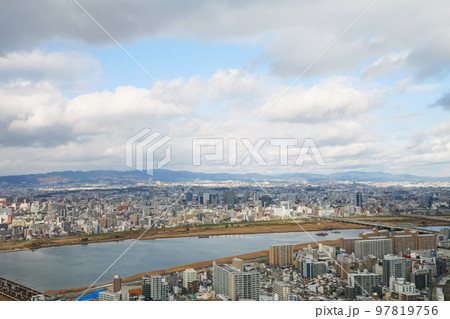 曇天の丘から見た大阪・梅田界隈の俯瞰図の写真素材 [97819756] - PIXTA