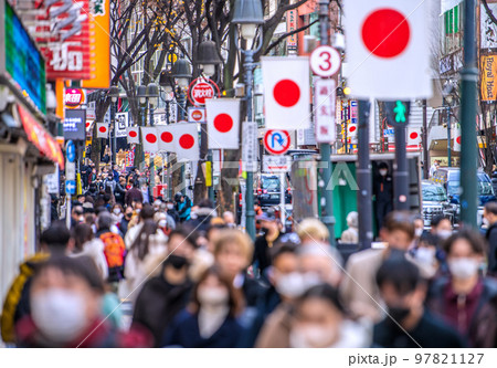 日本の東京都市景観 大晦日。賑わう渋谷109前の道玄坂（道玄坂下）…＝31日 97821127