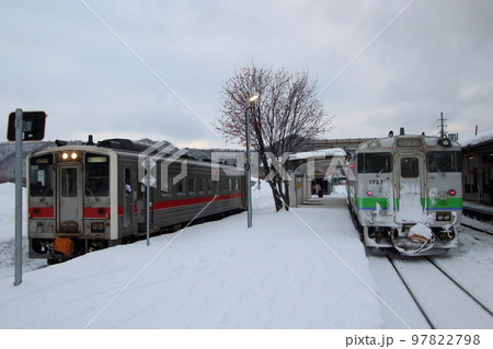 上川駅に停車中の特別快速きたみ・普通列車 97822798