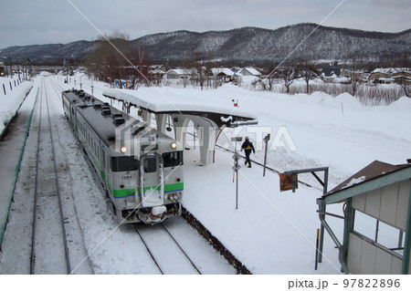冬の上川駅に停車中の石北本線キハ40（旭川⇔遠軽） 97822896