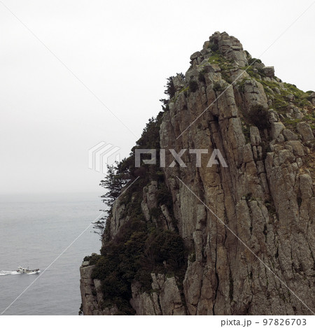 島 無人島 崖 97826703