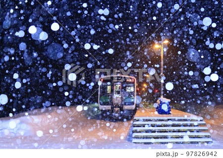 雪降る冬の大白川駅(只見線) 雪降る冬の大白川駅(只見線) 97826942
