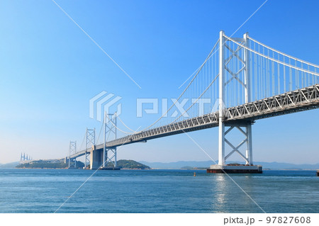 【香川県】瀬戸大橋記念公園から見た春の「瀬戸大橋」 97827608