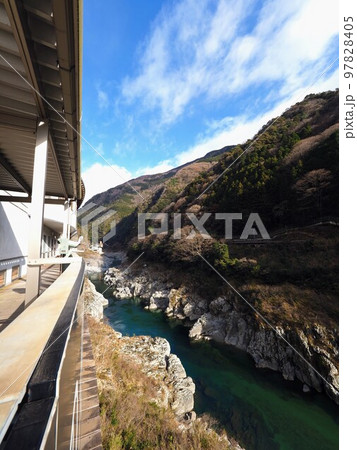 道の駅大歩危の展望デッキからの風景【徳島県三好市山城町】 道の駅大歩危の展望デッキからの風景【徳島県三好市山城町】 97828405