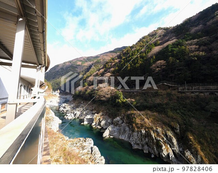 道の駅大歩危の展望デッキからの風景【徳島県三好市山城町】3 道の駅大歩危の展望デッキからの風景【徳島県三好市山城町】3 97828406