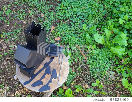 ロケットストーブ　素材　背景　キャンプ　災害　停電　ガス欠 97828460