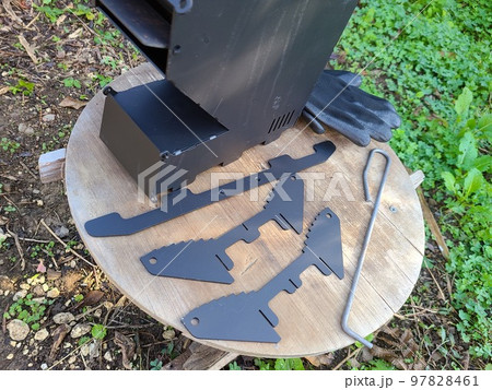 ロケットストーブ　素材　背景　キャンプ　災害　停電　ガス欠 97828461