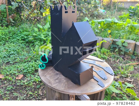 ロケットストーブ　素材　背景　キャンプ　災害　停電　ガス欠 97828462