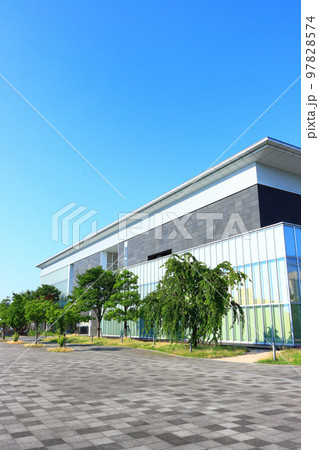 岡崎市、岡崎市図書館交流プラザの風景 岡崎市、岡崎市図書館交流プラザの風景 97828574