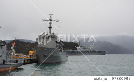 雨に煙る舞鶴　北吸繋留所 97830995