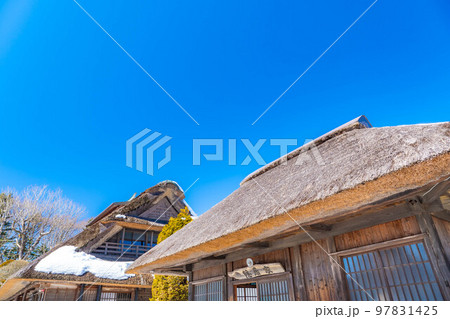 【冬素材】冬の忍野八海【山梨県】 97831425