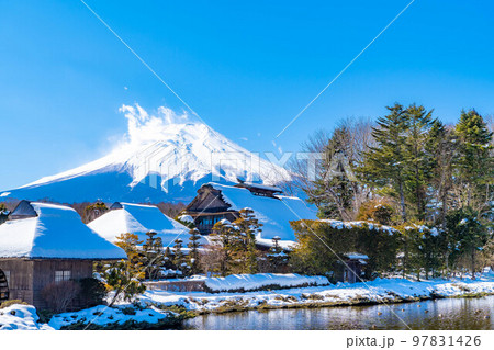 【冬素材】冬の忍野八海【山梨県】 【冬素材】冬の忍野八海【山梨県】 97831426