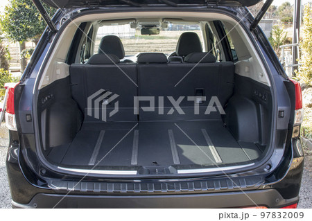 SUV型の自動車のラゲッジスペース SUV型の自動車のラゲッジスペース 97832009