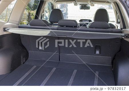 SUVの後部ラゲッジスペースのトノカバー SUVの後部ラゲッジスペースのトノカバー 97832017