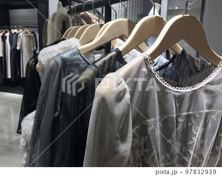 ファッションストア　衣類 97832939