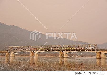 横 アジア 韓国 97842858