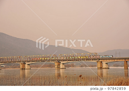 横 アジア 韓国 97842859