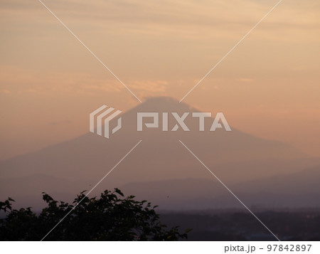 夕焼けの富士山 97842897