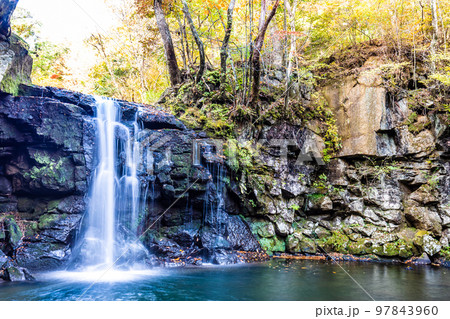 マゼノ渓谷（マゼノ滝）の紅葉　【熊本県阿蘇郡南小国町】 97843960