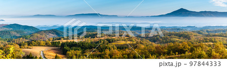 押戸石の丘　草紅葉　朝風景　雲海の眺め　パノラマ　【熊本県阿蘇郡南小国町】 97844333