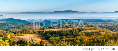 押戸石の丘　草紅葉　朝風景　雲海の眺め　パノラマ　【熊本県阿蘇郡南小国町】 97844336