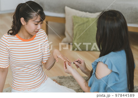 roommate roommate 97844589
