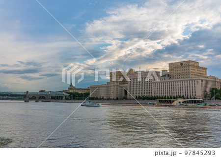 View of the Ministry of Defence of Russian Federation, and Moscow river embakmen 97845293