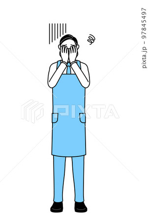 落ち込んで顔を覆うエプロンを着たシニア男性 97845497