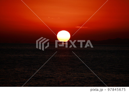 海に沈む太陽 海に沈む太陽 97845675