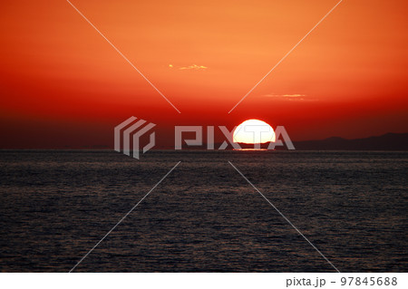 海に沈む太陽 97845688