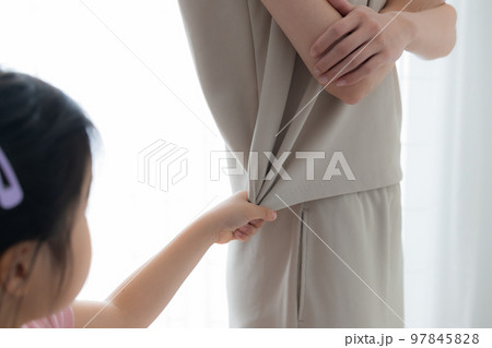 親子 小学生の女の子 親子 小学生の女の子 97845828