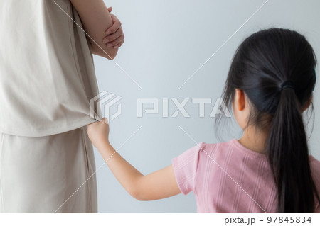 親子 小学生の女の子 親子 小学生の女の子 97845834