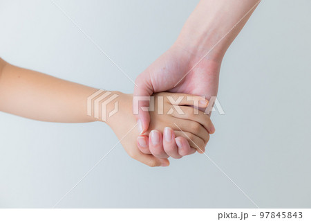 親子 小学生の女の子 親子 小学生の女の子 97845843