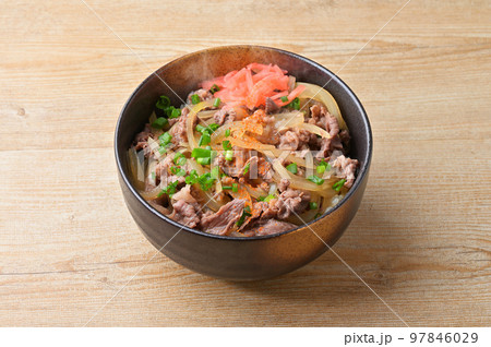 注）湯気は合成です。牛丼、牛どん、肉料理、和食、牛肉料理。 97846029