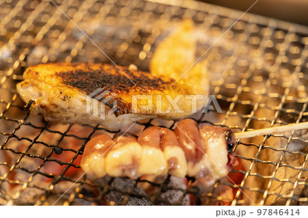 焼鳥　七輪で炭火焼き 97846414