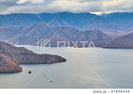 中腹からの中禅寺湖のながめ 中腹からの中禅寺湖のながめ 97846449