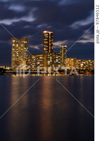 《福岡県》福岡市の街並み・風景 アイランドシティの夜景 《福岡県》福岡市の街並み・風景 アイランドシティの夜景 97846512