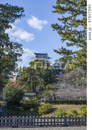 小田原城址公園　馬出門から見える天守閣 97847884