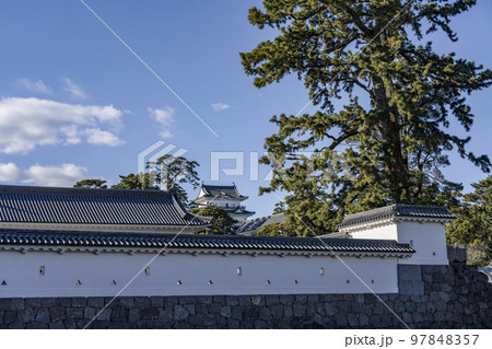 小田原城址公園　馬屋曲輪から見る天守閣 97848357