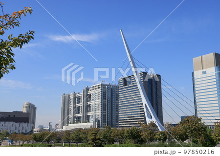 テレポートブリッジの見える江東区有明の風景 テレポートブリッジの見える江東区有明の風景 97850216
